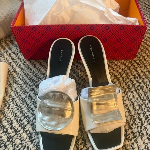 TORY BURCH
Patos Mismatched Heel Sandal In Purity/coco/silver Size 9 New - Picture 2 of 4